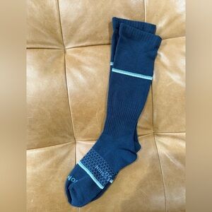 Bombas Women's Everyday Compression Socks 15-20mmHg Size Medium Color Navy Ocean